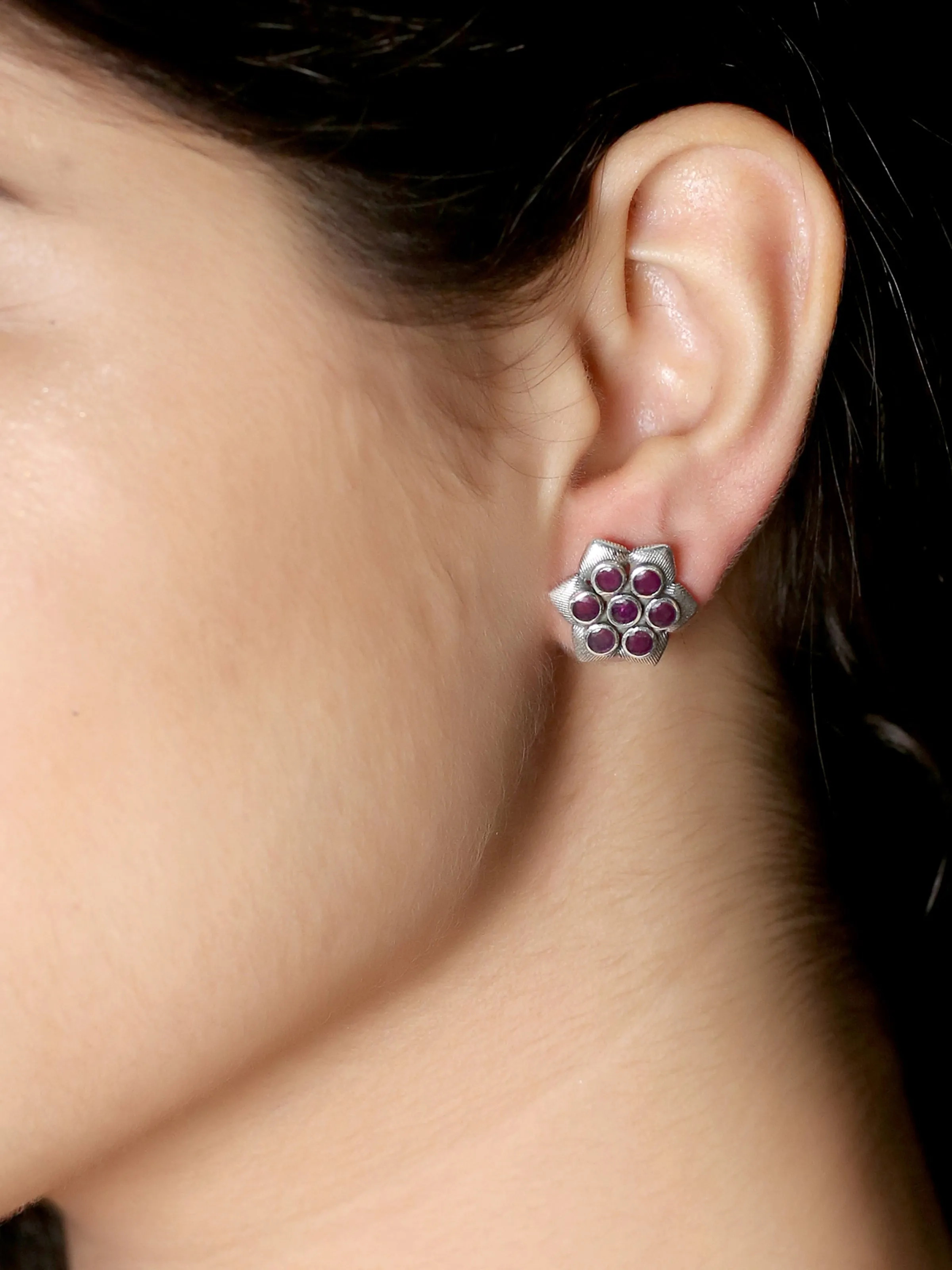 925 Silver Antique Look Hexagonal Ruby Red Stud