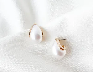 Bold Pearl Teardrop Earring