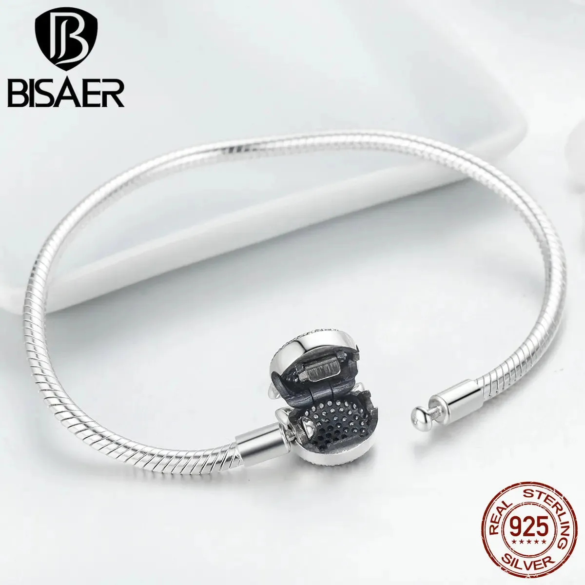 Sparkling Cat Clasp Bracelet (925 Sterling Silver with Pave Cubic Zirconia)