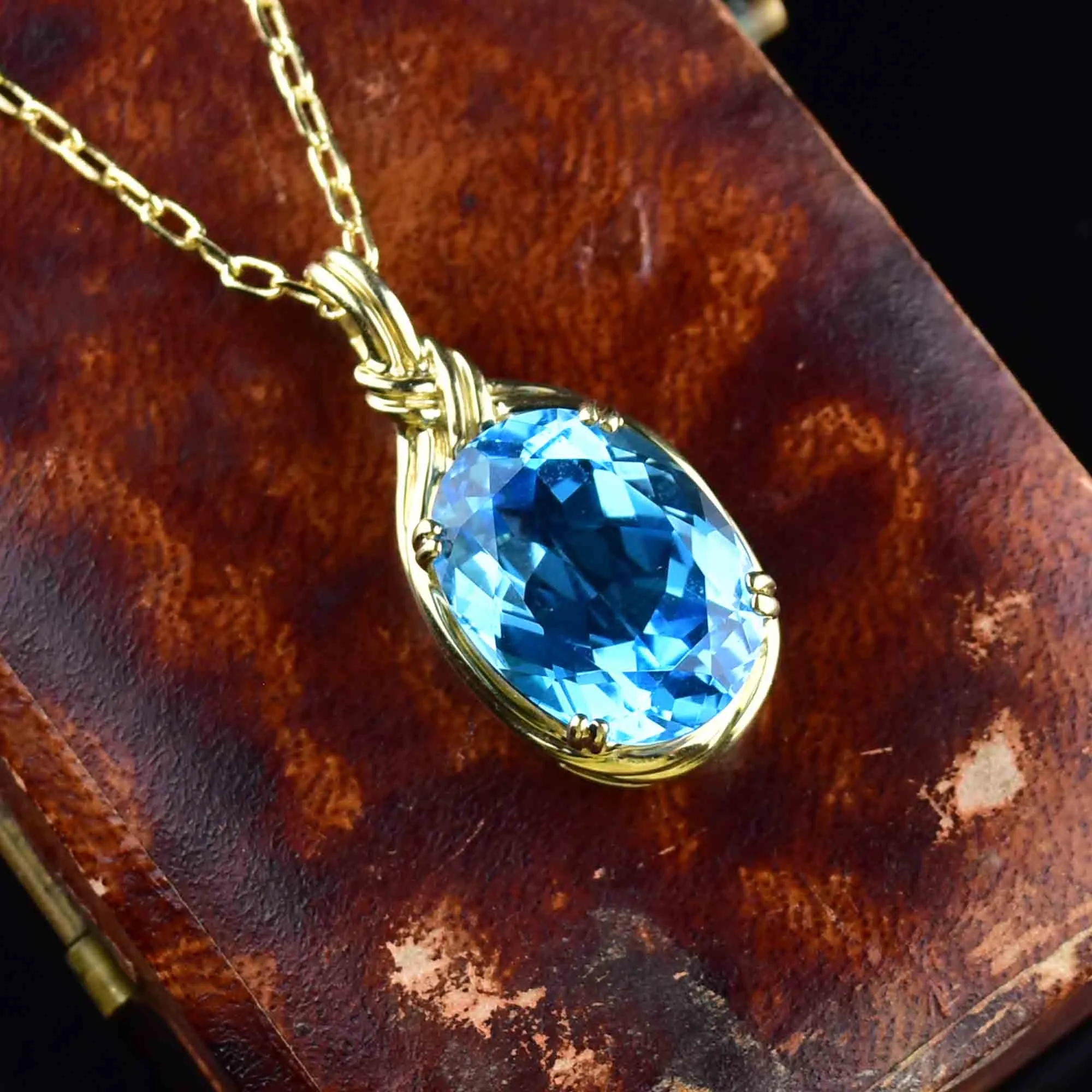 Vintage 10K Gold Knot Blue Topaz Pendant Necklace