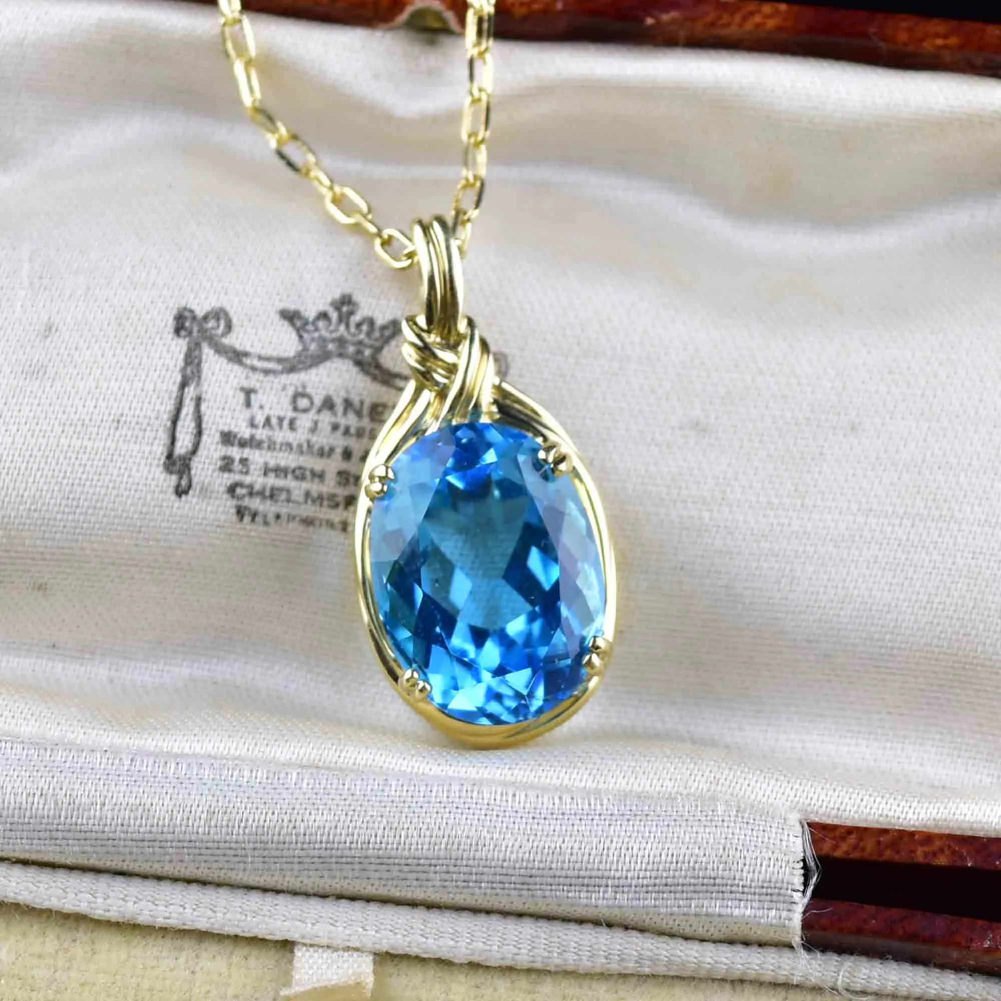 Vintage 10K Gold Knot Blue Topaz Pendant Necklace